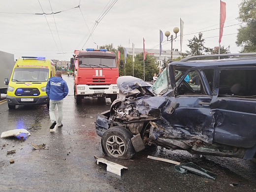 Двойная авария на Соковском мосту в Иванове: «ПАЗ» влетел в «УАЗ»